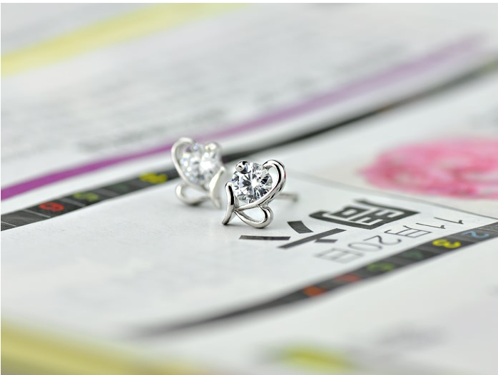 Heart-shaped water-speaking earrings