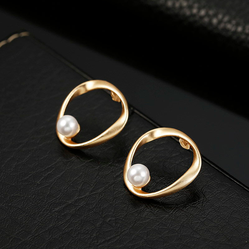 Personality Irregular Round Pearl Earrings